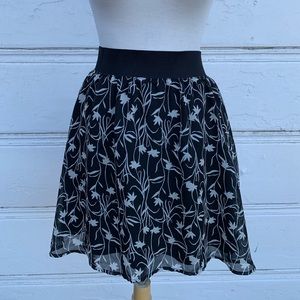 Black and White Patterned Skirt Mossimo Size Large